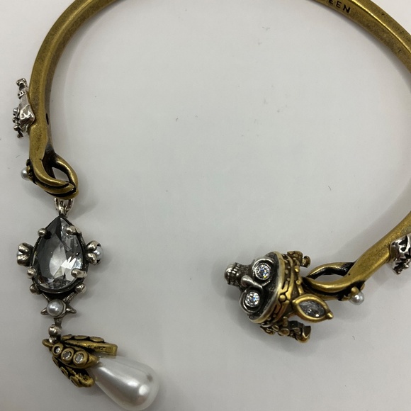 Alexander McQueen Bracelet Bangle Twin Skull Hands Gold Tone Slim Wrist … - Picture 2 of 3